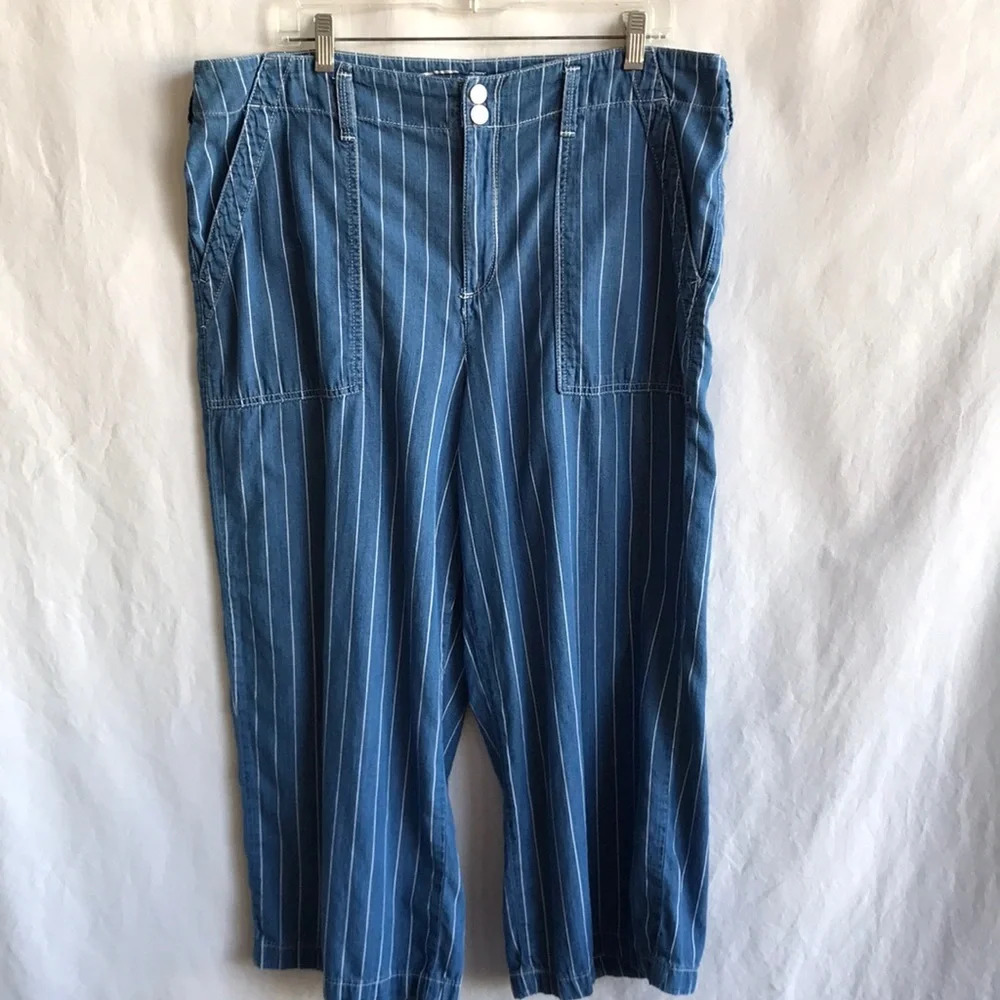 Seven7 wide leg crop pants vertical blue and white stripe, size 16